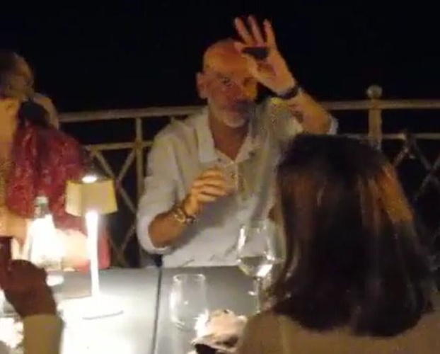 https://www.ragusanews.com/immagini_articoli/07-06-2022/milan-mister-pioli-a-cena-a-marina-di-modica-video-500.jpg