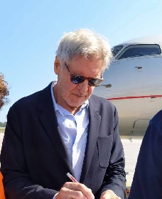 https://www.ragusanews.com/immagini_articoli/07-10-2021/1633588004-harrison-ford-il-fascino-discreto-di-indiana-jones-in-sicilia-foto-4-280.jpg