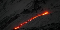 https://www.ragusanews.com/immagini_articoli/08-02-2025/l-etna-si-sveglia-fiume-di-lava-a-3-000-metri-100.jpg