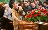 https://www.ragusanews.com/immagini_articoli/08-03-2025/i-funerali-di-bruno-pizzul-100.jpg