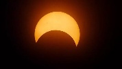 https://www.ragusanews.com/immagini_articoli/08-04-2024/e-il-giorno-dell-eclissi-solare-100.jpg