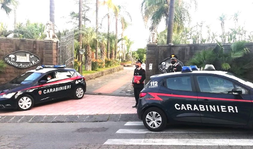 https://www.ragusanews.com/immagini_articoli/08-05-2021/matrimonio-con-23-invitati-arrivano-i-carabinieri-finisce-la-festa-500.jpg