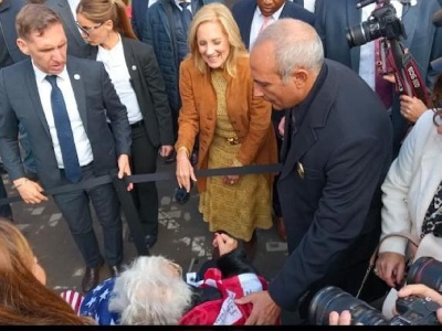 https://www.ragusanews.com/immagini_articoli/08-12-2024/1733666143-a-90-anni-parte-da-torino-per-andare-a-salutare-la-moglie-di-biden-in-sicilia-1-300.jpg