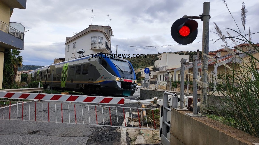 https://www.ragusanews.com/immagini_articoli/08-12-2024/lunedi-9-dicembre-ripartono-i-treni-regionali-sulla-linea-siracusa-modica-ragusa-500.jpg