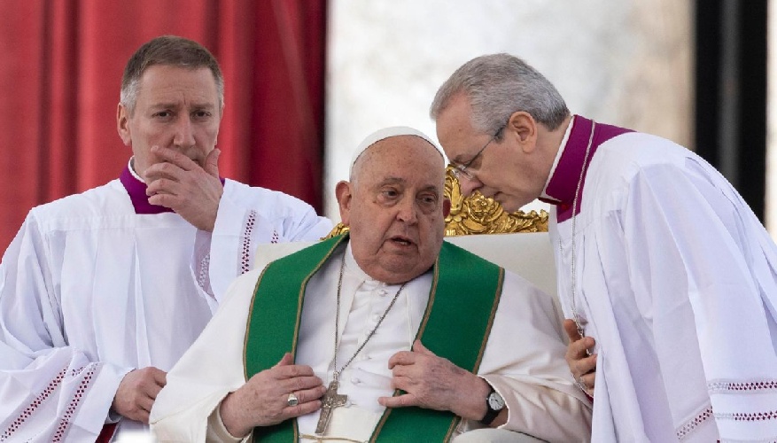 Papa Francesco, il Vaticano: «Lieve miglioramento in quadro complesso»