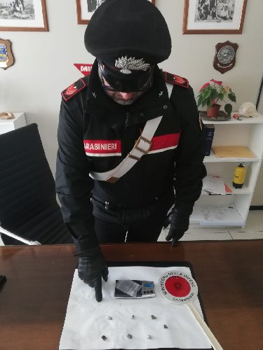 https://www.ragusanews.com/immagini_articoli/09-05-2019/droga-arrestato-alessandro-migliore-500.jpg