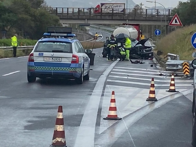 https://www.ragusanews.com/immagini_articoli/09-05-2024/1715251752-tamponamento-a-catena-in-autostrada-grave-una-53enne-1-500.jpg