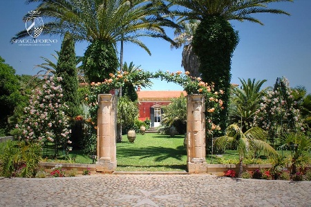 https://www.ragusanews.com/immagini_articoli/09-05-2024/dimore-storiche-apre-villa-spaccaforno-300.jpg