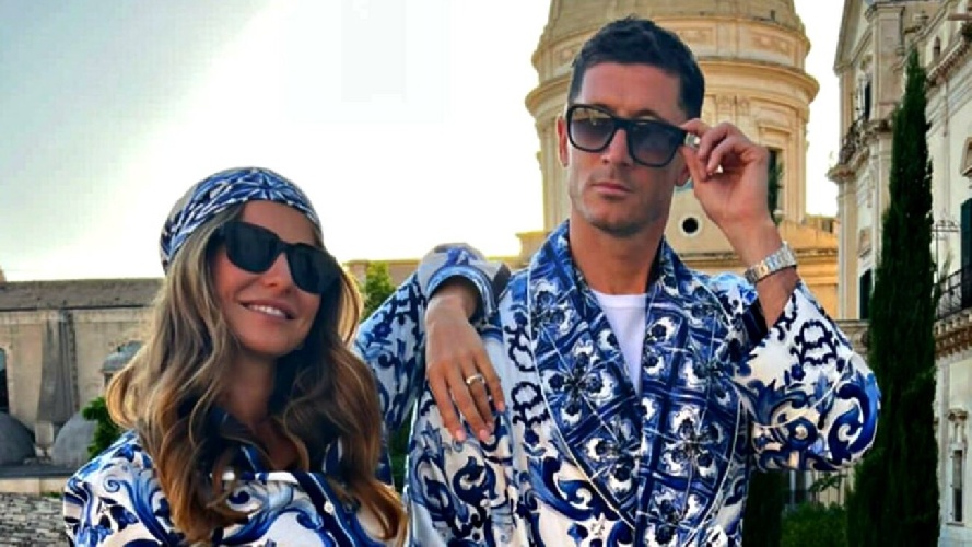 https://www.ragusanews.com/immagini_articoli/09-07-2022/robert-lewandoski-a-noto-per-vento-dolce-gabbana-a-siracusa-500.jpg