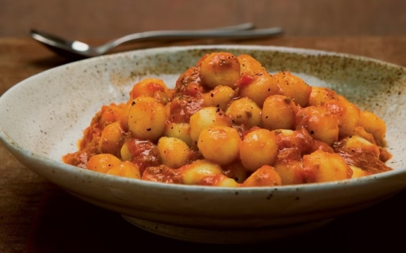 https://www.ragusanews.com/immagini_articoli/09-12-2024/roma-bimba-di-9-anni-mangia-gli-gnocchi-al-ristorante-e-muore-500.jpg