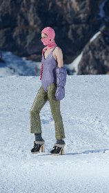 https://www.ragusanews.com/immagini_articoli/10-03-2021/1615371057-miu-miu-porta-la-moda-autunno-inverno-2021-sulle-dolomiti-1-280.jpg