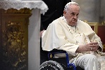 https://www.ragusanews.com/immagini_articoli/10-03-2025/papa-francesco-notte-tranquilla-sta-riposando-100.jpg