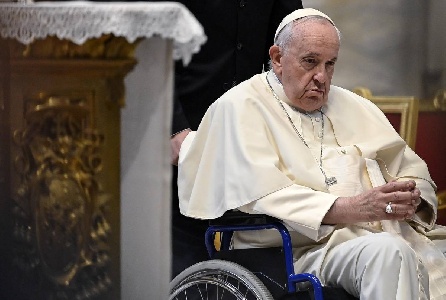 https://www.ragusanews.com/immagini_articoli/10-03-2025/papa-francesco-notte-tranquilla-sta-riposando-300.jpg