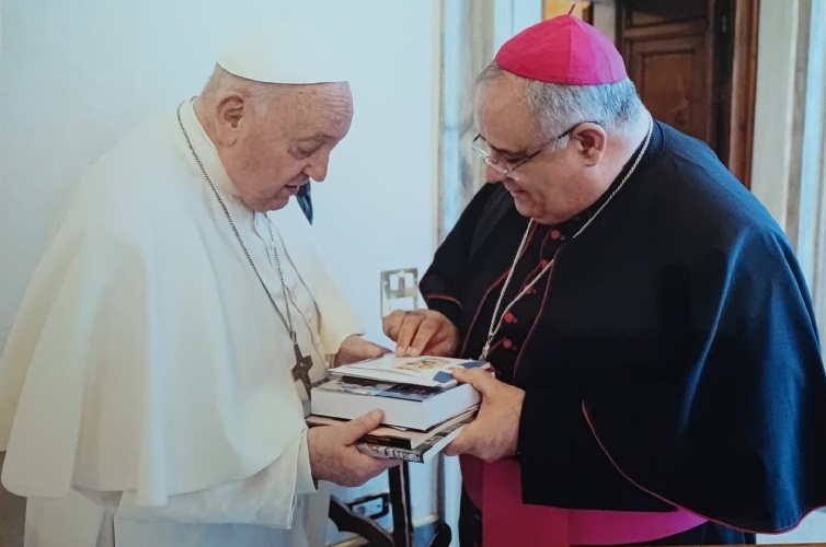 https://www.ragusanews.com/immagini_articoli/10-05-2024/papa-francesco-scrive-alla-diocesi-di-noto-500.jpg