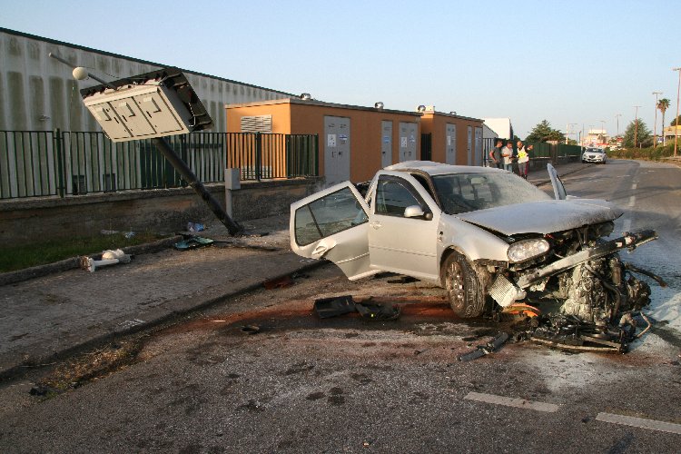 https://www.ragusanews.com/immagini_articoli/10-06-2019/incidente-ragusa-mare-muore-una-38enne-500.jpg