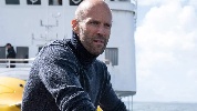 https://www.ragusanews.com/immagini_articoli/10-09-2023/e-l-attore-jason-statham-a-bordo-dello-yacht-piacere-a-marina-di-ragusa-100.jpg