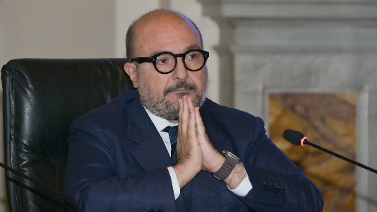 https://www.ragusanews.com/immagini_articoli/10-09-2024/sangiuliano-indagato-per-il-caso-boccia-300.jpg