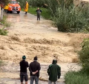 https://www.ragusanews.com/immagini_articoli/10-11-2021/esonda-il-san-marco-sciacca-inondata-video-280.jpg