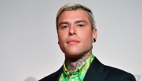 https://www.ragusanews.com/immagini_articoli/10-11-2021/spunta-sito-per-elezioni-fedez-scende-in-politica-280.jpg