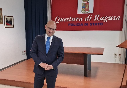 https://www.ragusanews.com/immagini_articoli/10-12-2024/questore-trombadore-lascia-ragusa-promosso-a-roma-300.jpg