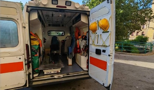 https://www.ragusanews.com/immagini_articoli/11-01-2025/infermiera-arriva-con-ambulanza-e-scopre-che-il-ferito-a-terra-e-suo-figlio-300.jpg