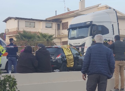 https://www.ragusanews.com/immagini_articoli/11-03-2025/incidente-mortale-a-comiso-perde-la-vita-duna-donna-300.jpg