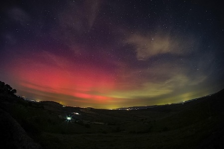 https://www.ragusanews.com/immagini_articoli/11-05-2024/tempesta-solare-in-corso-con-aurora-boreale-cosa-sta-succedendo-300.jpg