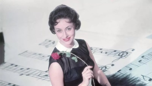 https://www.ragusanews.com/immagini_articoli/11-09-2024/1726079682-morta-caterina-valente-famosa-per-bongo-cha-cha-cha-1-300.jpg