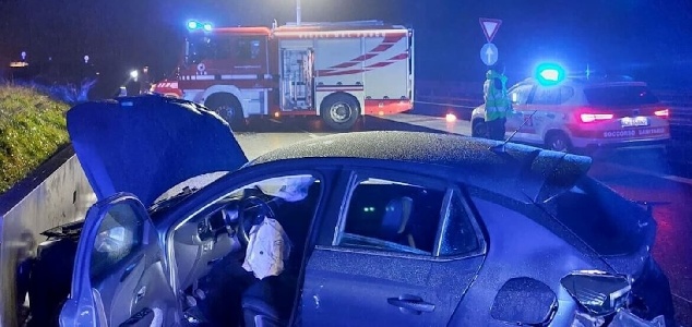 https://www.ragusanews.com/immagini_articoli/11-11-2024/milano-ragazza-muore-a-20-anni-in-un-incidente-la-giovane-trafitta-dal-guard-rail-300.jpg