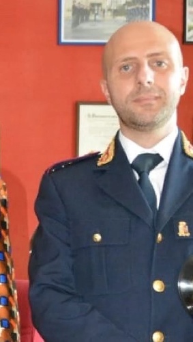 https://www.ragusanews.com/immagini_articoli/11-12-2023/polizia-lorenzo-cariola-commissario-a-modica-carpinteri-a-comiso-500.jpg