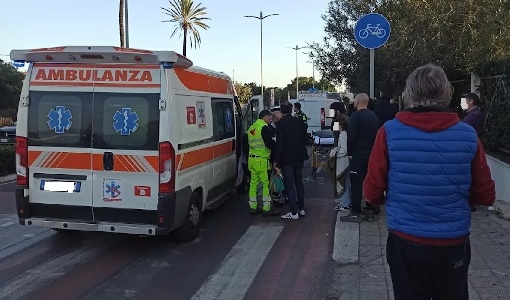 https://www.ragusanews.com/immagini_articoli/12-01-2025/il-furgone-la-travolge-sulle-strisce-muore-una-donna-a-siracusa-300.jpg