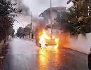 https://www.ragusanews.com/immagini_articoli/12-01-2025/marina-di-modica-auto-distrutta-da-incendio-100.jpg