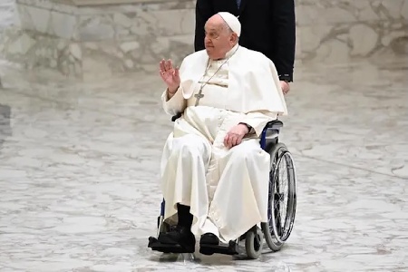 https://www.ragusanews.com/immagini_articoli/12-03-2025/papa-francesco-ha-trascorso-una-notte-tranquilla-oggi-12-marzo-300.jpg