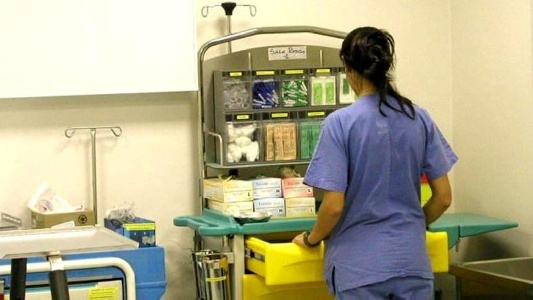 https://www.ragusanews.com/immagini_articoli/12-06-2024/rubava-farmaci-ospedale-per-pazienti-privati-4-anni-a-infermiera-300.jpg