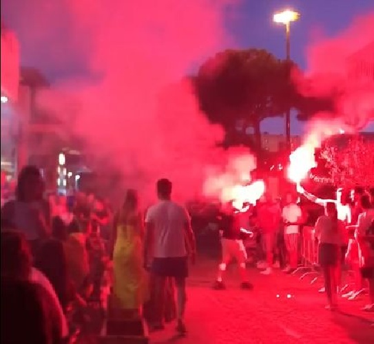 https://www.ragusanews.com/immagini_articoli/12-07-2021/notte-azzurra-ragusano-in-piazza-per-italia-inghilterra-video-500.jpg