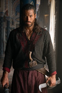 https://www.ragusanews.com/immagini_articoli/12-07-2024/1720776323-sandokan-le-prime-immagini-della-serie-con-can-yaman-5-300.jpg