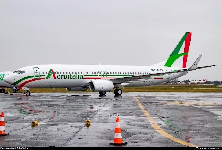 https://www.ragusanews.com/immagini_articoli/12-08-2024/aeroporto-di-comiso-aeroitalia-taglia-i-voli-300.jpg