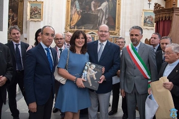 https://www.ragusanews.com/immagini_articoli/12-10-2017/1507817288-modica-alberto-monaco-naso-allins-1-240.jpg