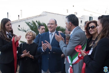 https://www.ragusanews.com/immagini_articoli/12-10-2017/1507817289-modica-alberto-monaco-naso-allins-2-240.jpg