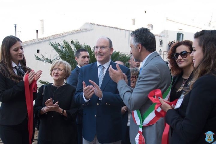 https://www.ragusanews.com/immagini_articoli/12-10-2017/1507817289-modica-alberto-monaco-naso-allins-2-500.jpg