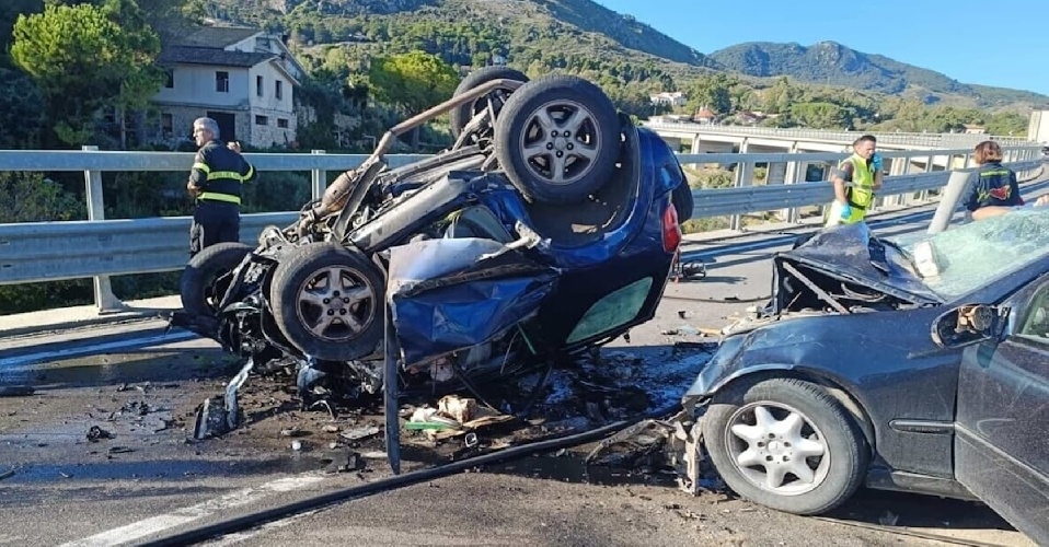 https://www.ragusanews.com/immagini_articoli/12-10-2024/incidente-palermo-sciacca-distrutta-un-intera-famiglia-500.jpg