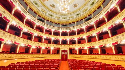 https://www.ragusanews.com/immagini_articoli/13-01-2025/agrigento-capitale-della-cultura-ma-piove-nel-teatro-che-ospitera-mattarella-300.jpg