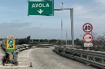 https://www.ragusanews.com/immagini_articoli/13-02-2025/autostrada-modica-siracusa-il-viadotto-cassibile-chiuso-fino-al-2027-disagi-per-automobilisti-100.jpg