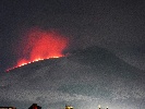 https://www.ragusanews.com/immagini_articoli/13-02-2025/etna-lava-a-quota-2-000-fontanarossa-operativo-100.jpg