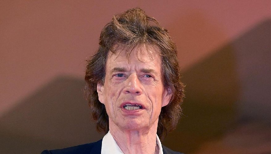 https://www.ragusanews.com/immagini_articoli/13-03-2021/mick-jagger-palermo-visita-sorpresa-palazzo-reale-500.jpg