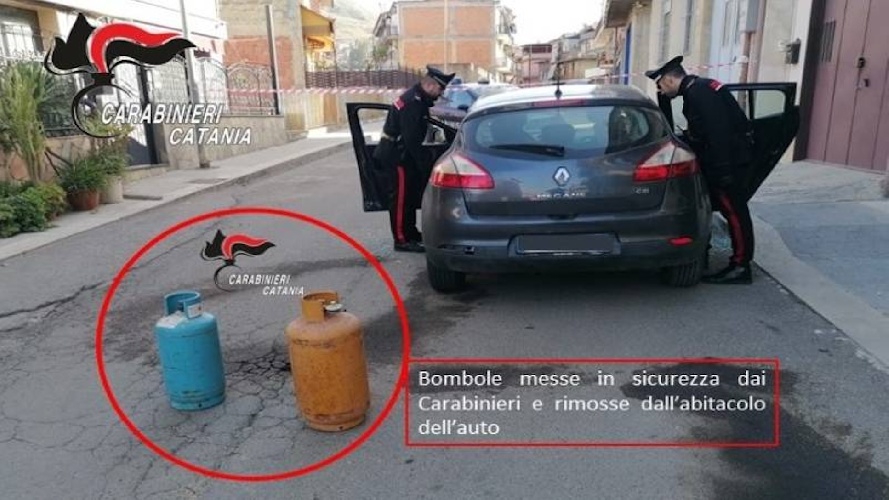 https://www.ragusanews.com/immagini_articoli/13-03-2024/imbottiscono-un-auto-con-bombole-di-gas-per-una-strage-arrestati-500.jpg