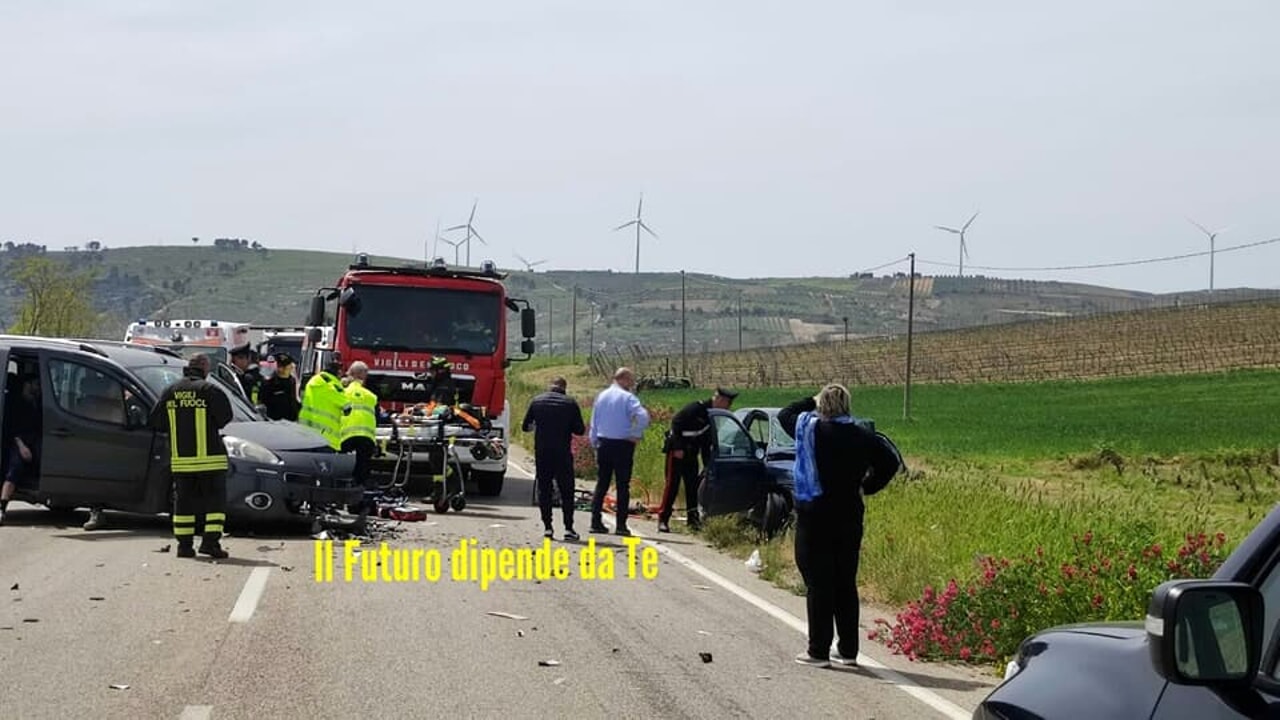 Scontro Frontale, Un Morto E Quattro Feriti