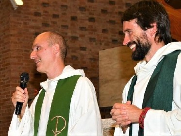 https://www.ragusanews.com/immagini_articoli/13-05-2021/due-preti-lasciano-la-chiesa-siamo-innamorati-280.jpg