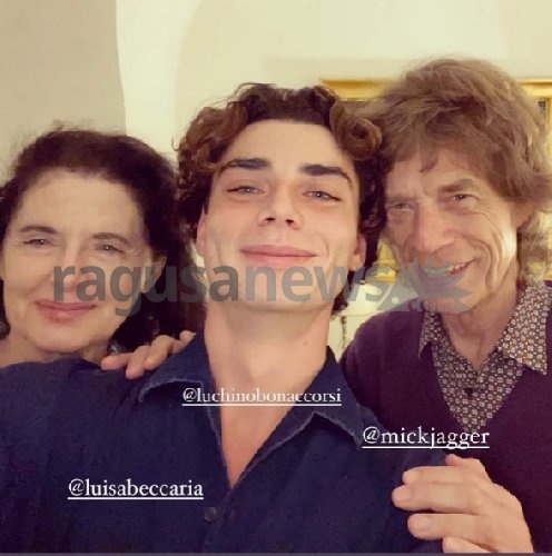 https://www.ragusanews.com/immagini_articoli/13-08-2021/mike-jagger-ha-comprato-casa-nel-sudest-siciliano-500.jpg