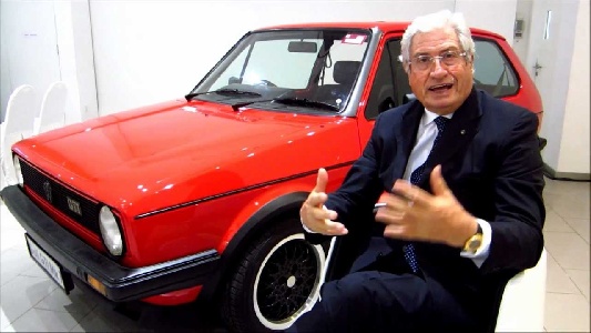 https://www.ragusanews.com/immagini_articoli/13-10-2024/giorgetto-giugiaro-il-nonno-e-il-papa-dipingevano-angeli-nelle-chiese-300.jpg